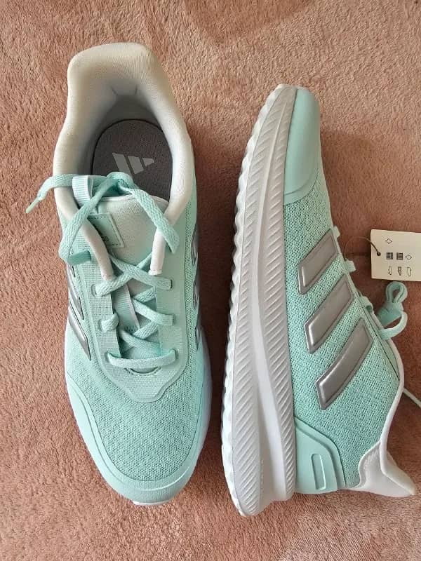 Adidas, 39 размер. 170 лари. — Батуми — 170 ₾