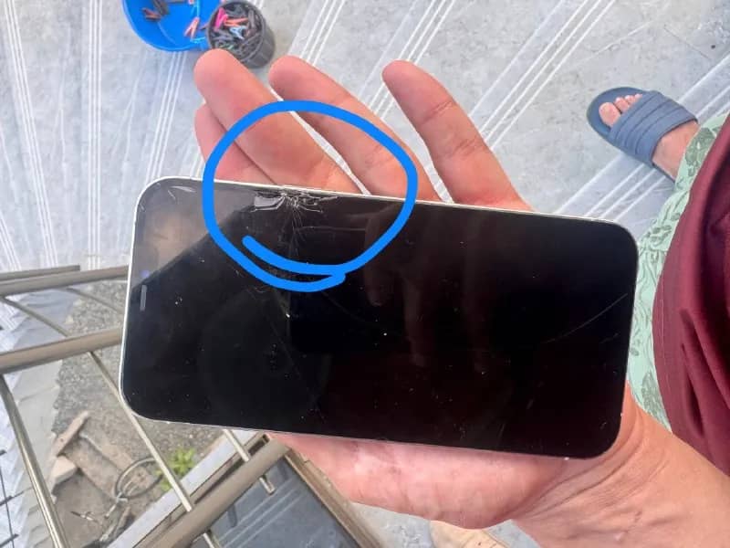 iPhone 12 Pro Max в отличном состоянии, требуется замена экрана (он упал, и экран разбит). — Батуми — 400 ₾