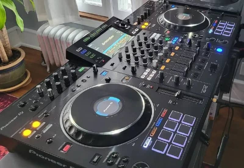 Pioneer XDJ-XZ. Верный друг последних двух лет, который ни разу не подводил. — Тбилиси — 5 000 ₾