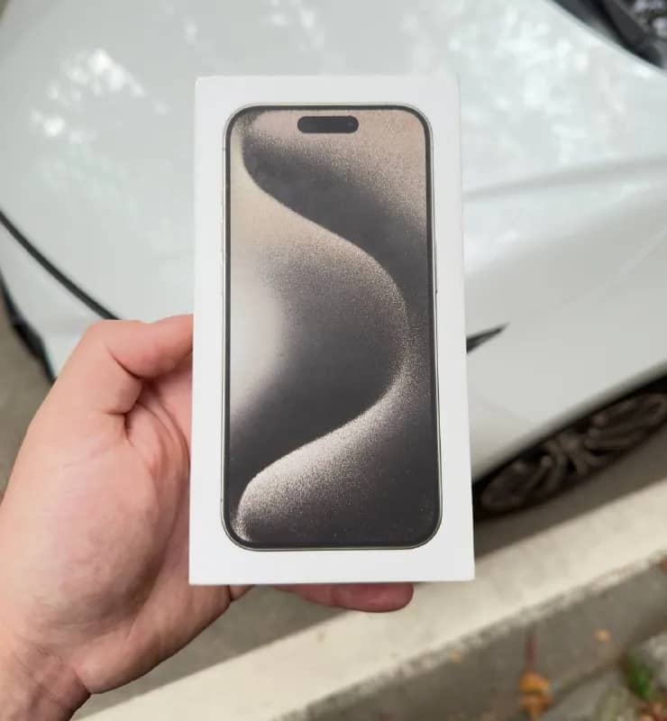 iPhone 15 Pro 256 ГБ (eSIM), цвет Natural Titanium. Абсолютно новый, коробку вскроет покупатель. Цен — Тбилиси — 2 000 ₾