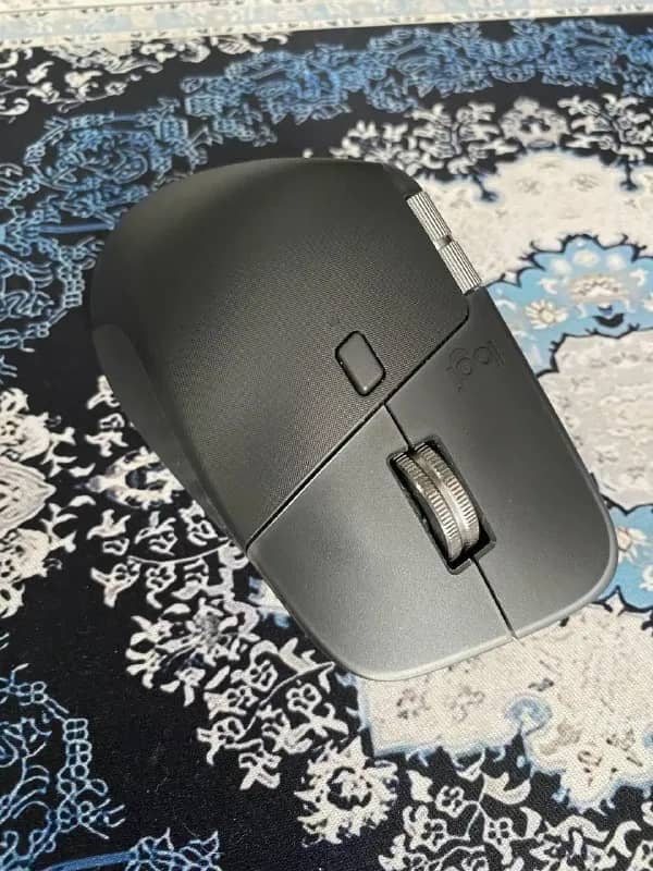 Logitech mx master 4 состояние новой 300 лари без торга! — Тбилиси — 300 ₾