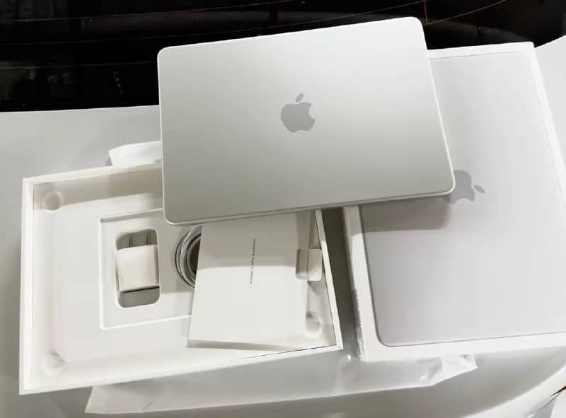 MacBook Neo 13 дюймов, чип A18 Pro, 8 ГБ ОЗУ, SSD 256 ГБ, цвет Silver — абсолютно новый! Состояние а — Тбилиси — 1 600 ₾