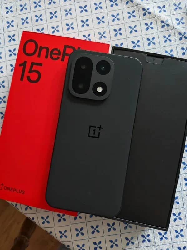 OnePlus 15 новый, 2 года гарантии магазина zoommer цена: 1900 лари — Тбилиси — 1 900 ₾