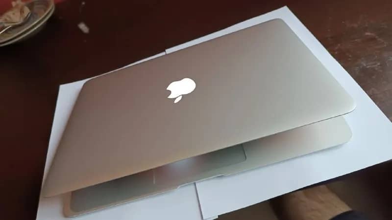 MacBook AIR 13-inch 2017 — Батуми — 650 ₾