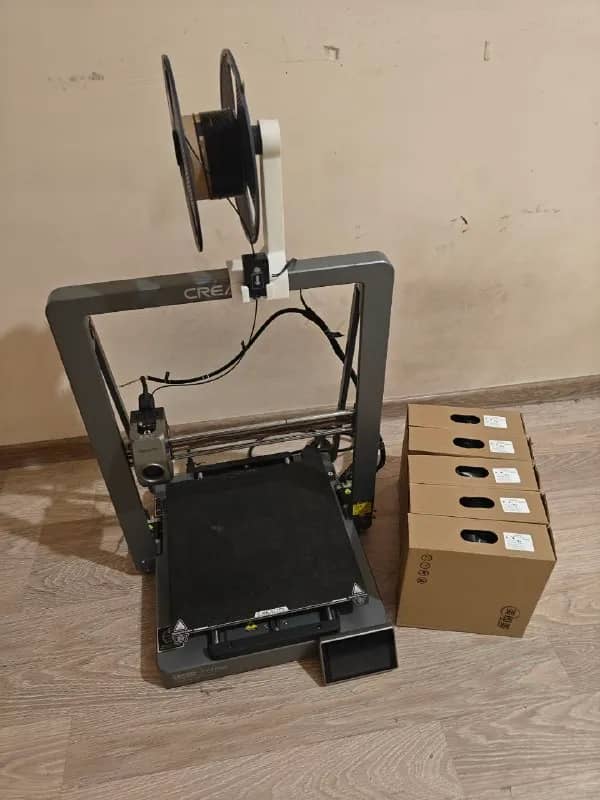 3d принтер Creality Ender 3 V3 Plus, объем печати 300×300×330 мм, работает по wifi через приложение — Тбилиси — 1 100 ₾