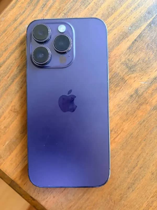 Iphone 14 Pro 256 gb. Все в идеальном состоянии. Носился только в чехле. Надо только заменить защитн — Тбилиси — 1 200 ₾