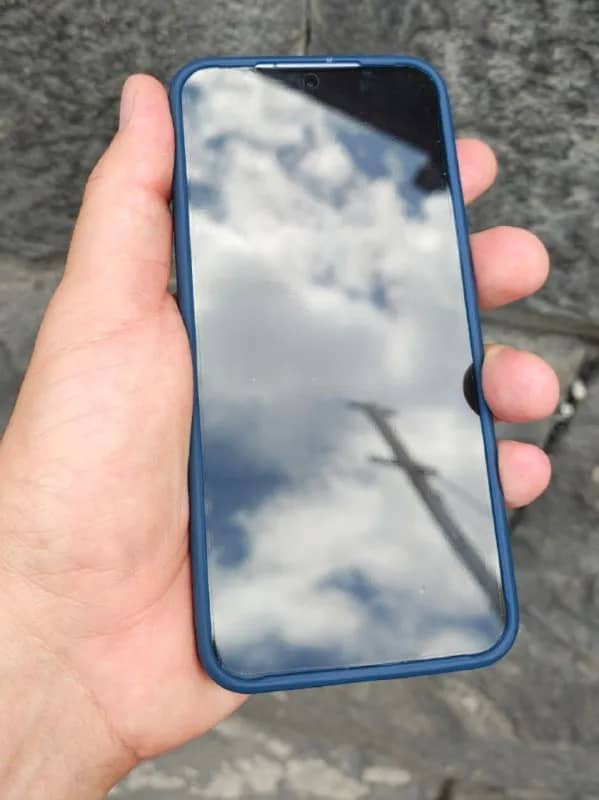 Samsung S25 12/128gb. Состояние отличное после 1,5 лет использования. Без царапин и сколов, чехол+пл — Тбилиси — 1 400 ₾