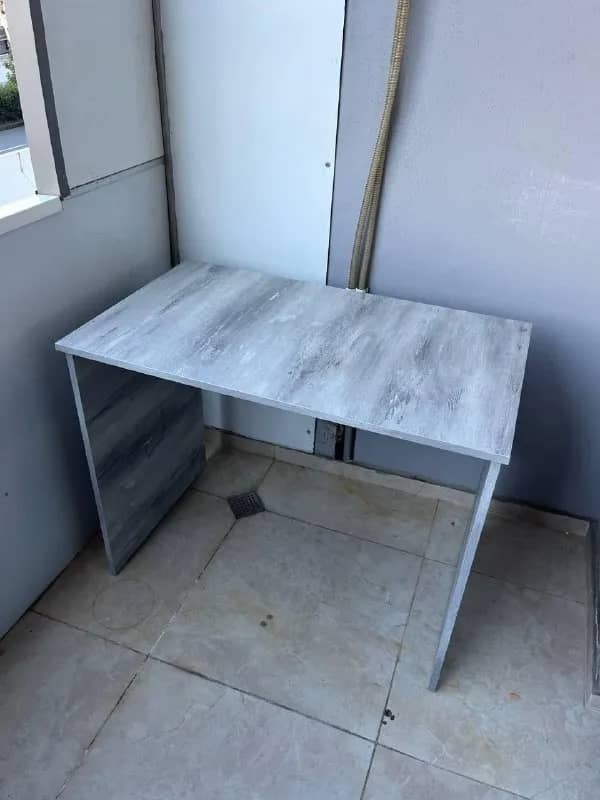 100×60×78 см, у стула высота регулируется газлифтом, максимальная высота — 50 см. Состояние отли — Батуми — 80 ₾