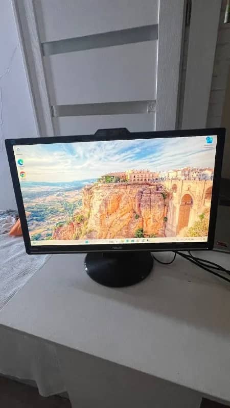 Asus VK246H, 24», 1920×1080 Full HD, встроенная веб-камера, с HDMI — Батуми — 200 ₾