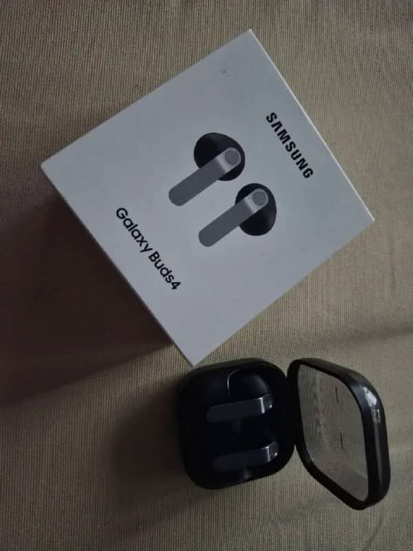 Samsung Galaxy Buds 4 — Гарантия, чек, 1 день использования. — Тбилиси — 190 ₾