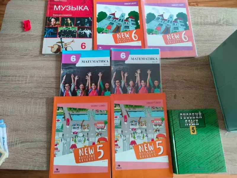 5-6 классы, каждый по 10 лари. Больше двух учебников отдам дешевле. Всё в цветном варианте — Батуми — 10 ₾