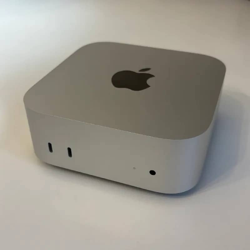 Mac mini M4 Pro. 48 GB оперативной памяти, 14 ядер процессора, 20 графики. Диск на 512 GB. Покупал в — Тбилиси — 2 200 ₾