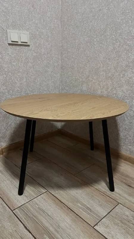 Круглый стол 42×70 см, светлое дерево — Батуми — 90 ₾