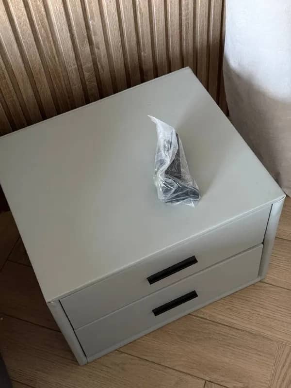 2 прикроватные тумбочки (тумбы) — Батуми — 180 ₾
