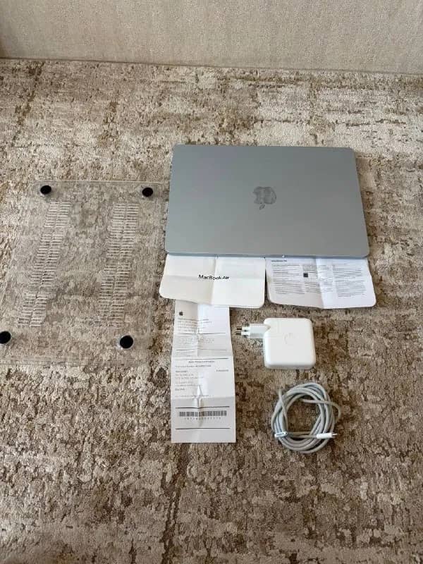 macbook air 13 M4 16/256 — Батуми — 1 100 ₾