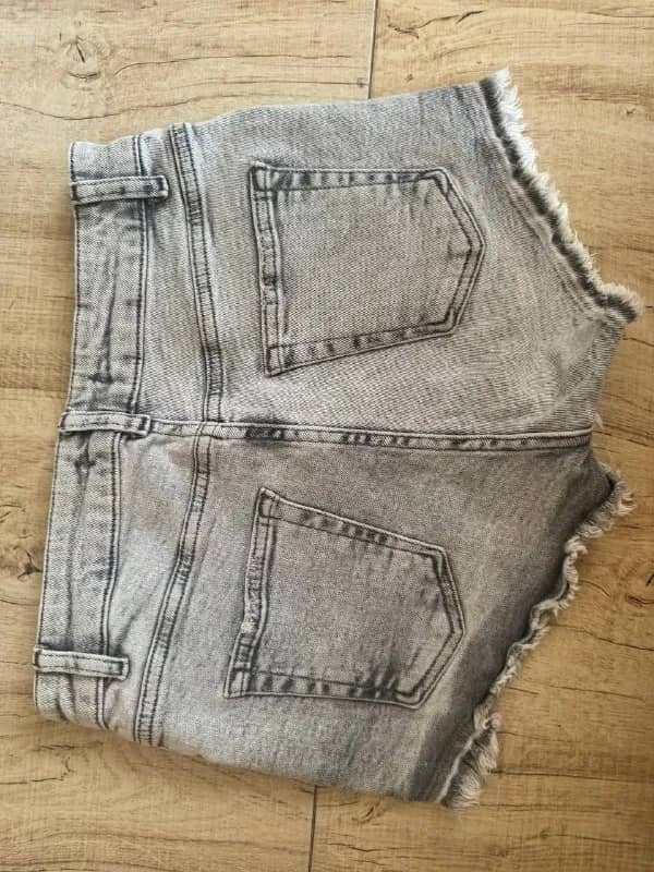 Продам шорты — Батуми — 20 ₾