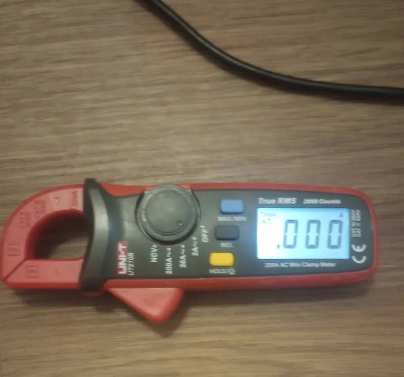 UNI-T UT210B, True RMS, подсветка дисплея, запоминание показаний. компактные, ток до 200А, функция — Батуми — 70 ₾