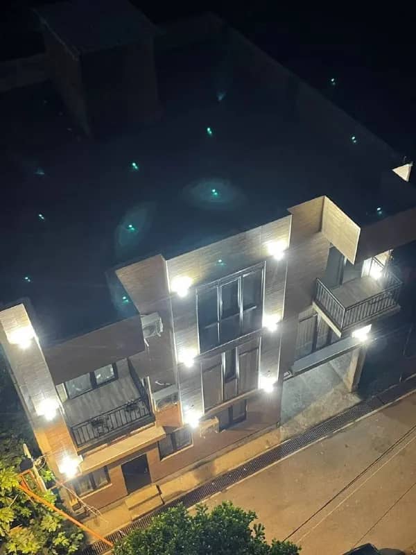 2+1 по улице 2-й переулок Ангиса, 8 — Батуми — 900 $