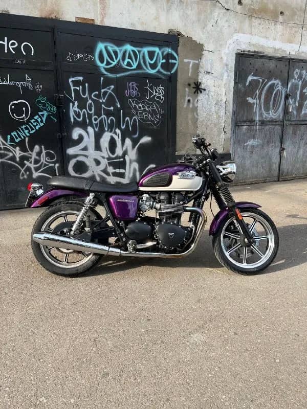2012 Triumph Bonneville SE. В хорошем состоянии, готов к эксплуатации. Редкий цвет Royal Purple. Отл — Тбилиси — 5 000 $