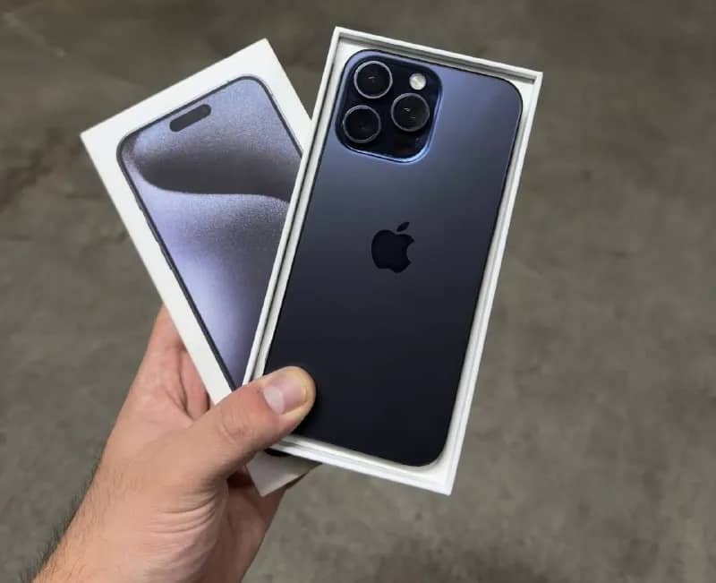 iPhone 15 Pro Max синего цвета (256 ГБ, SIM + eSIM). Состояние идеальное: никаких дефектов или царап — Тбилиси — 1 750 ₾