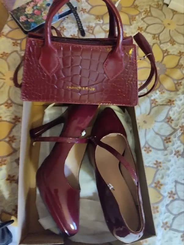 50 лари не одеты сумочка под цвет в подарок.раз 40 написано. — Тбилиси — 50 ₾