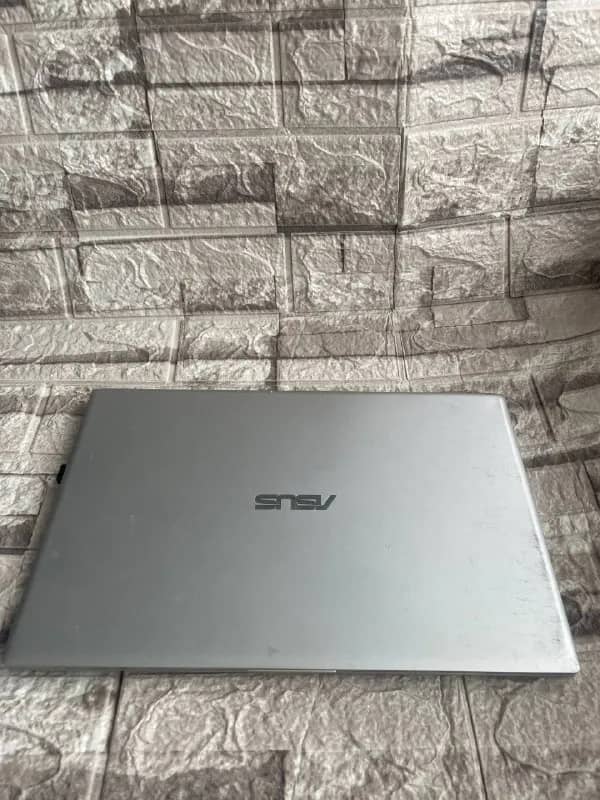 ASUS VivoBook 14 — очень быстрый и лёгкий ультрабук — Тбилиси — 380 ₾