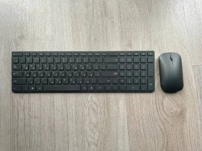 Apple и Microsoft — Тбилиси — 350 ₾