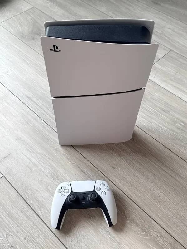 PS5 с контроллером — Тбилиси — 1 550 ₾