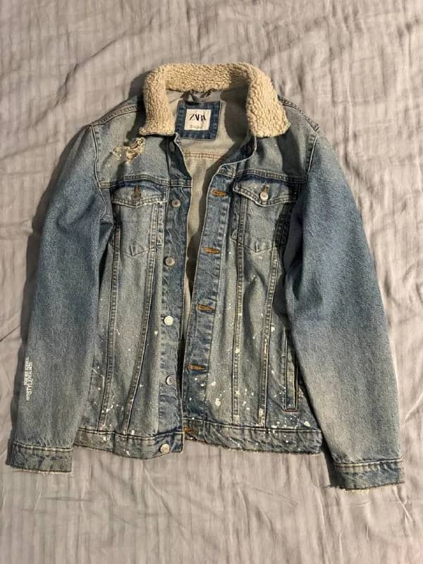 1. Серая джинсовка Zara. Размер L, на М тоже сидит отлично. Состояние очень хорошее, без дефектов. С — Тбилиси — 40 ₾