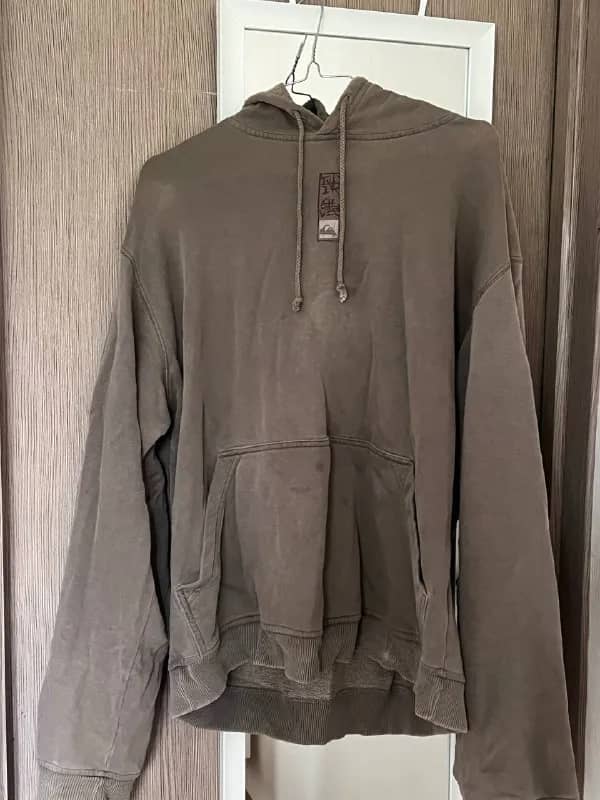 quicksilver, XL 15 лари (есть дефект, протерты манжеты рукавов) — Тбилиси — 15 ₾