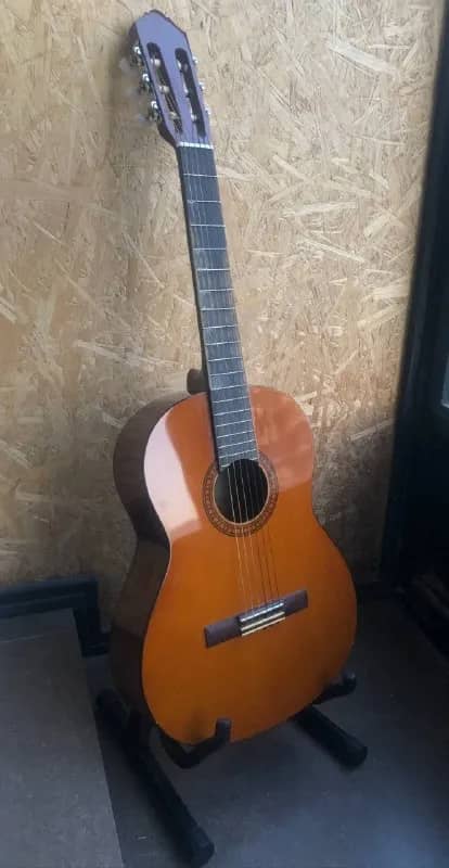 Yamaha CS40, в комплекте с мягким чехлом и подставкой 300 лари. Локация Сабуртало — Тбилиси — 300 ₾