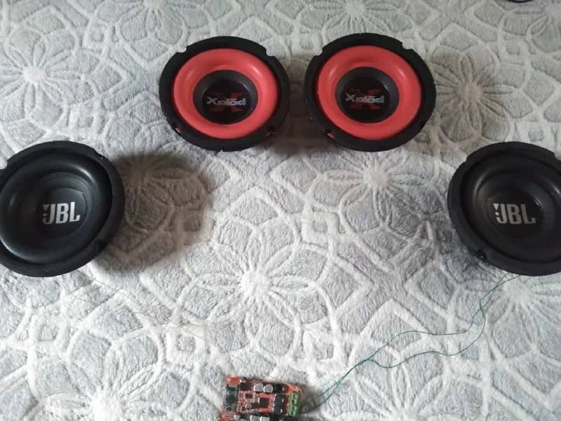 4 ом 200 ватт Sony xploid и JBL цена за один басавик 100 лари доставка к метро бесплатно [телефон] — Тбилиси — 100 ₾