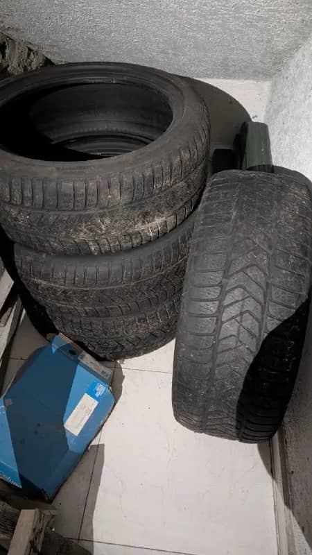 Всесезонные шины PIRELLI 245/45 R19 — Батуми — 300 ₾