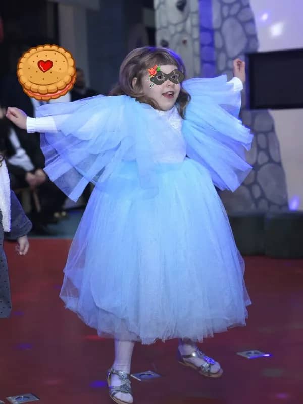 5-8 лет, в зависимости от комплекции (сзади платье на шнуровке, и можно регулировать объём). Очень н — Тбилиси — 45 ₾