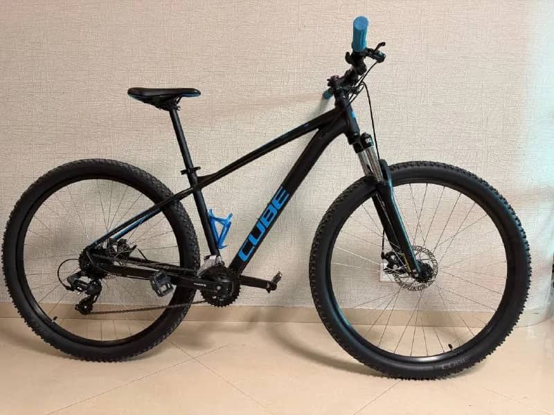 Cube Aim 2022 Black’n’Blue. Велосипед в отличном состоянии, покупался новым в Батуми, документы в на — Тбилиси — 1 200 ₾