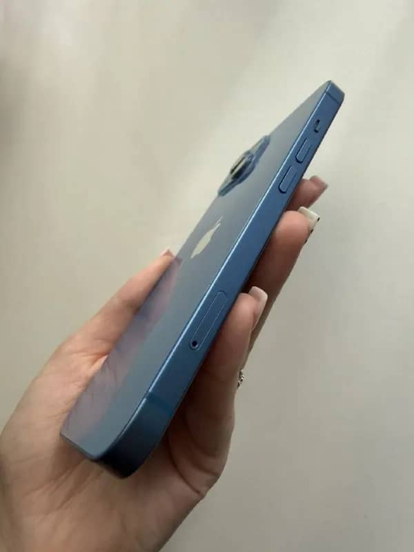 iPhone 13, продажа в связи с покупкой более новой модели, состояние идеальное, батарея 83%, коробка — Минск — 600 Br