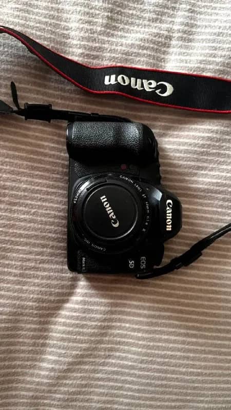 1) Canon 5d m2, 50 1,8, пару карт памяти по 32 и зарядка. — Батуми — 700 ₾