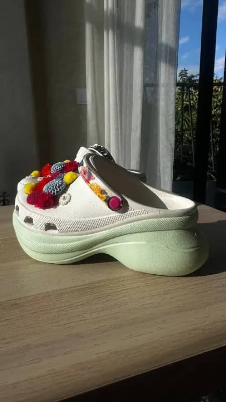 Crocs wildflower limited edition мятные — us 10, но я бы сказала они 11, на ногу 42 подойдут 150 лари — Батуми — 150 ₾