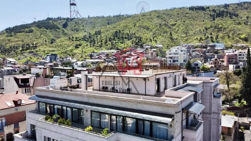 4 спальни, ванные комнаты для каждой из них, — Тбилиси — 2 750 $