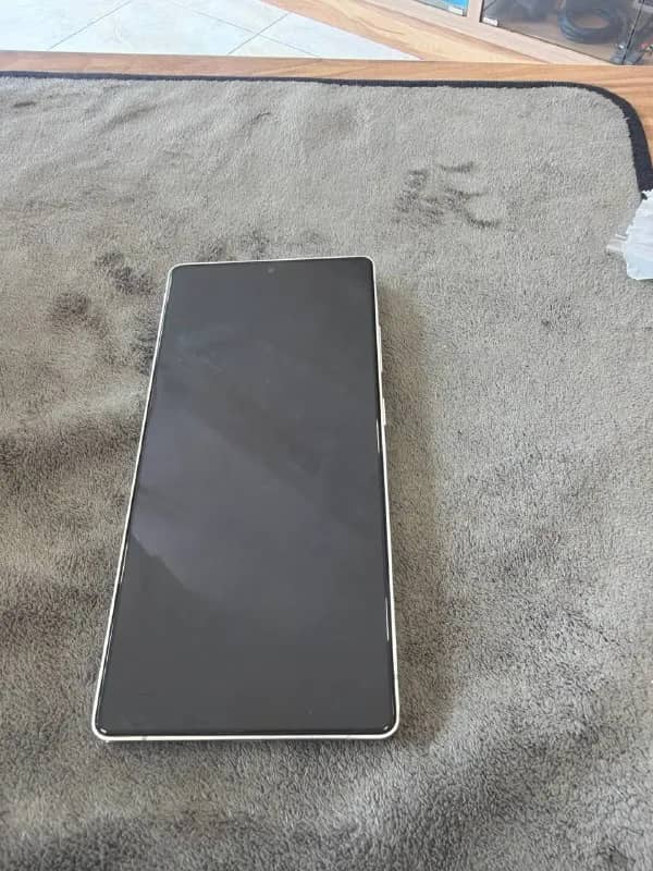 Samsung Galaxy S25 Ultra — Батуми — 2 100 ₾