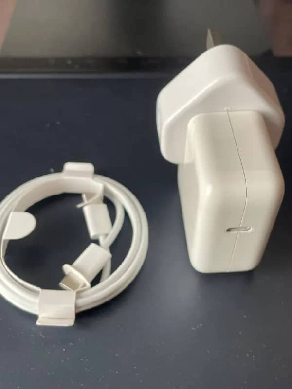 Apple 30watt зарядное устройство и новый USB C на USB C кабель — Тбилиси — 150 ₾