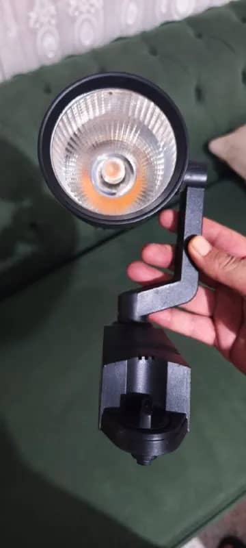Elimde 12 adet CATA marka CT-5324 model ray tipi LED spot armatür bulunmaktadır. — Анталия — 250 ₺