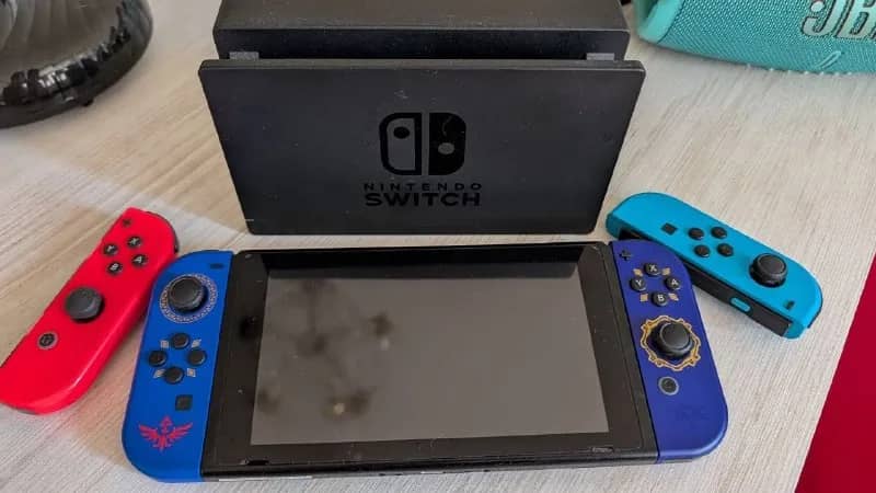 Nintendo Switch + 2 джойкона. Полный комплект: док-станция, зарядка, грип для джойконов и насадки дл — Ереван — 75 000 ֏