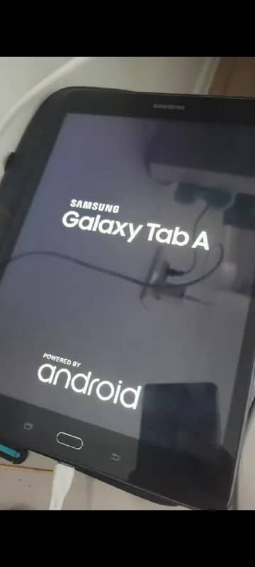 Samsung Galaxy Tab A პლანშეტი. არის შესანიშნავ მდგომარეობაში; ყველაფერი მუშაობს და არასდროს შეკეთებუ — Батуми — 100 ₾