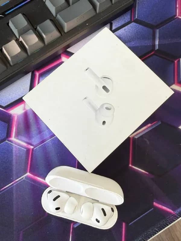 AirPods Pro 3, как новые. Покупал в подарок, не пользовался. Продаю на 20 000 драмов дешевле запечат — Ереван — 20 000 ֏