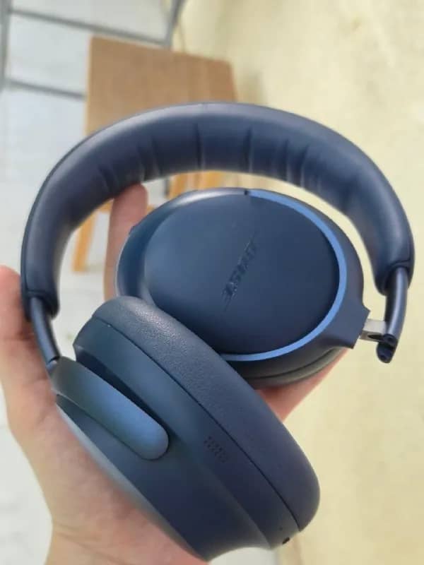 Bose QuietComfort Ultra в тёмно-синем цвете. Состояние идеальное: без царапин и потёртостей, амбушюр — Тбилиси — 800 ₾