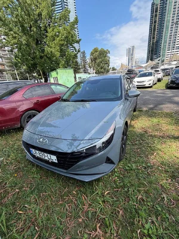 Hyundai Elantra 2022/10 седан с отличной комплектацией и экономичным двигателем — Батуми — 12 700 $