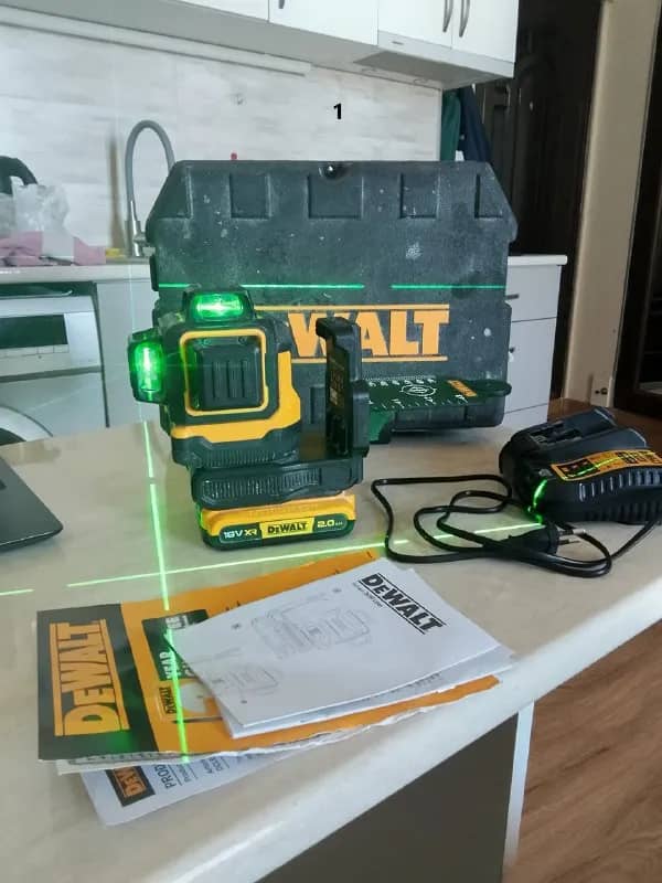 Лазерный нивелир DeWALT DCLE34031D1-QW оригинал — Батуми — 810 ₾