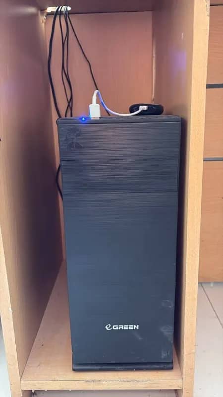 2 компьютера вместе со столами. — Ереван — 120 000 ֏