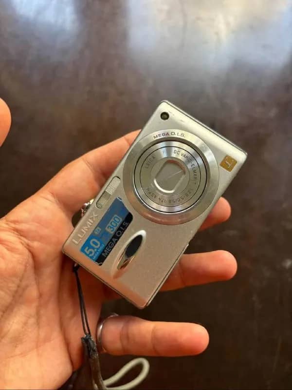 Panasonic Lumix FX8 с линзой от Leica. В комплекте карта на 512 мб и зарядка — 350 лари — Тбилиси — 350 ₾